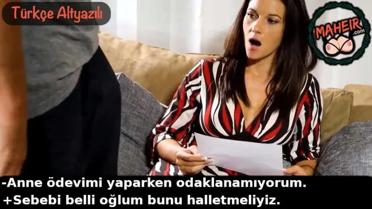 siki kalktigi icin odevini yapamayan ogluna yardim eden anne.jpg
