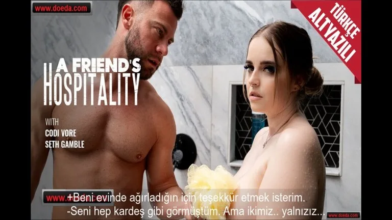 sokakta kalan balik etli kiz kardes gibi oldugu arkadasinin evinde kalmaya basladi.jpg