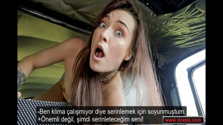 takside ateslenen kadin klima bozulunca soyunarak ferahladi.jpg