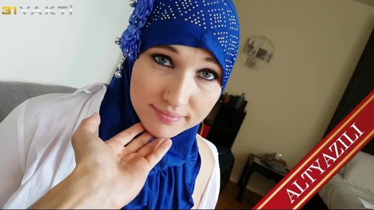 turbanli hintli kardesim 62 cekerken.jpg