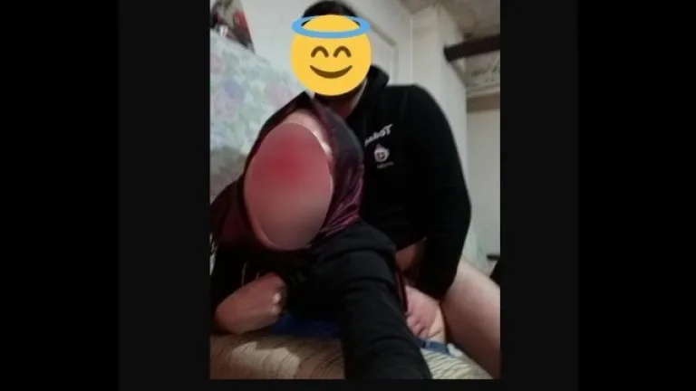 turbanli olgun hemsirenin amina patlayana kadar altindan kacirmiyor.jpg