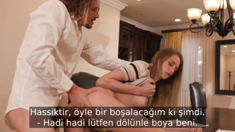 universiteli surtuk hocasinin altinda kivranarak dole bulandi.jpg