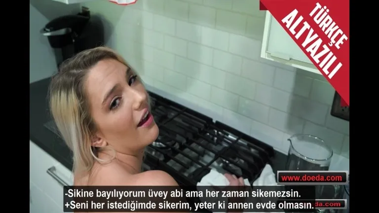 uvey abisine nazlanarak zorla veriyormus gibi yapan orospu kiz.jpg