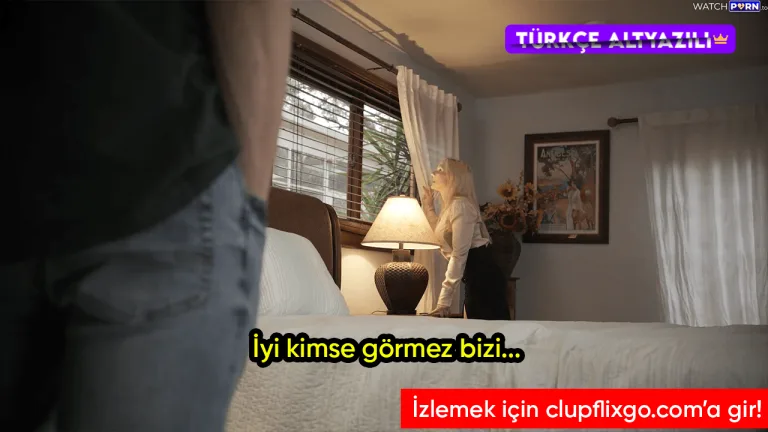 uvey annem perdeleri kapatiyor.jpg