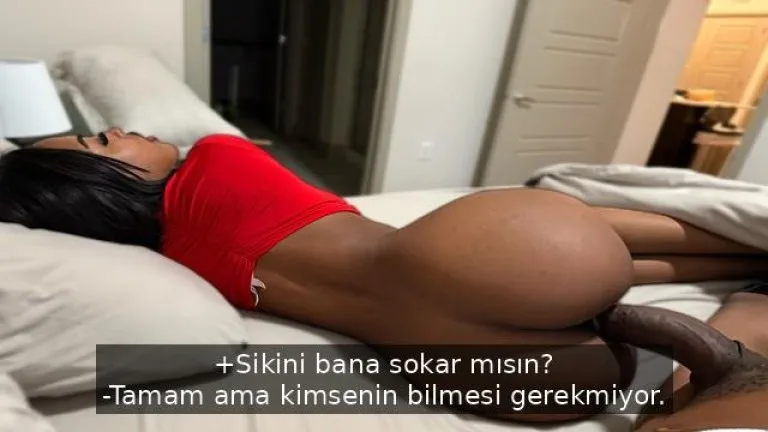 uvey kardesinin yaninda ciplak uyuyan fahise geceyi devasa bir yarragi yiyerek geciriyor.jpg