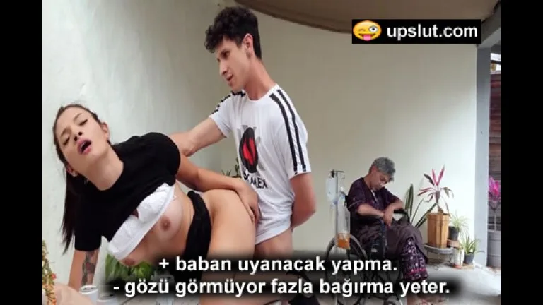 uyusuk bakiciya ayakta gotten sokarak dersini verdi.jpg
