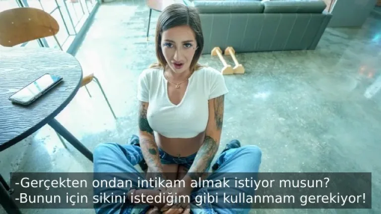uyuyan kiz kardesini azdirinca ertesi gun kiz cilgina donuyor.jpg