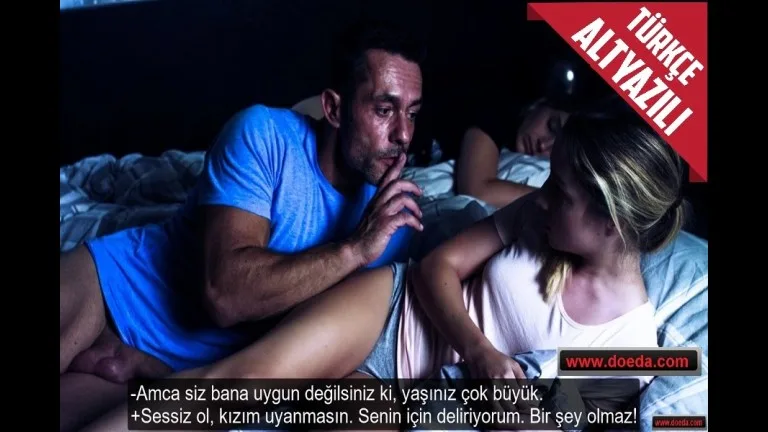 yakin arkadasinda kalirken onun babasi koynuna girip sikti.jpg