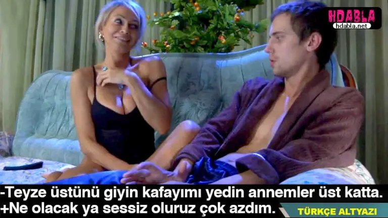 arsiz teyzem gece yarisi yari ciplak yanima geldi hd ensest.jpg