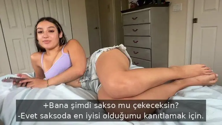 saksoda en iyisi oldugunu kanitlamaya calisan hatun uvey kardesinin sikini vakumluyor.jpg