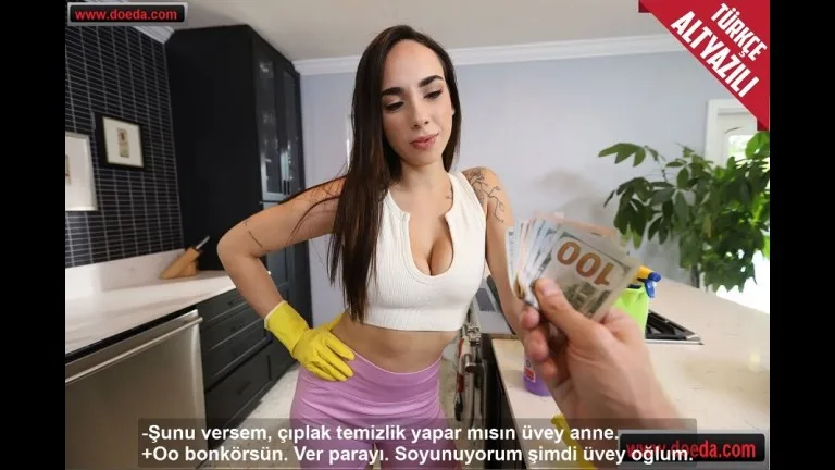 temizlik yapan uvey annesine para teklif edip soyundurdu.jpg