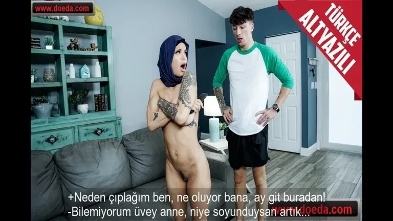 turbanli uvey annesini hipnoz ederek ciplak birakip sikme hakki elde eden pic.webp