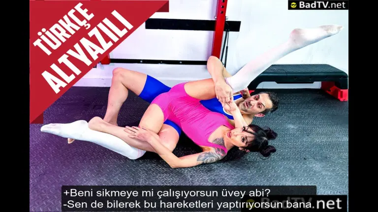 uvey abisiyle spor yaparken bilerek bedenine elleten sikilmeli surtuk.jpg