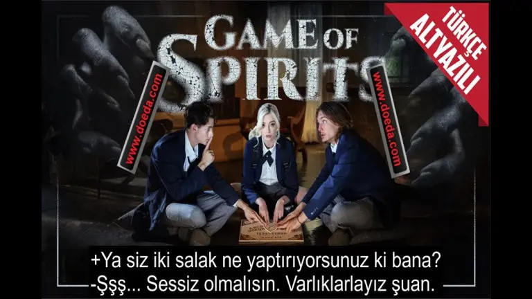 liseli kiz sinif arkadaslarina uyup bayram kutlama ayini ayagina sikildi.jpg