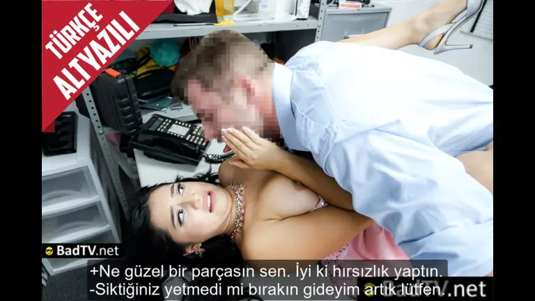 mezuniyet icin elbise calan liseli hirsizi yakalayan guvenlikci liseliyi zorla sikti.jpg