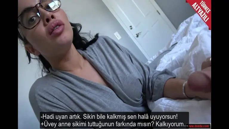 kahvaltiya kaldiran uvey annesi sikini tutunca amini kahvalti niyetine yedi.jpg
