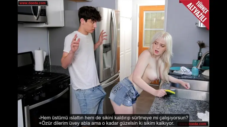 davranis bozuklugu olan oglan uvey ablasinin ustunu islatip memelerini tacizledi.jpg
