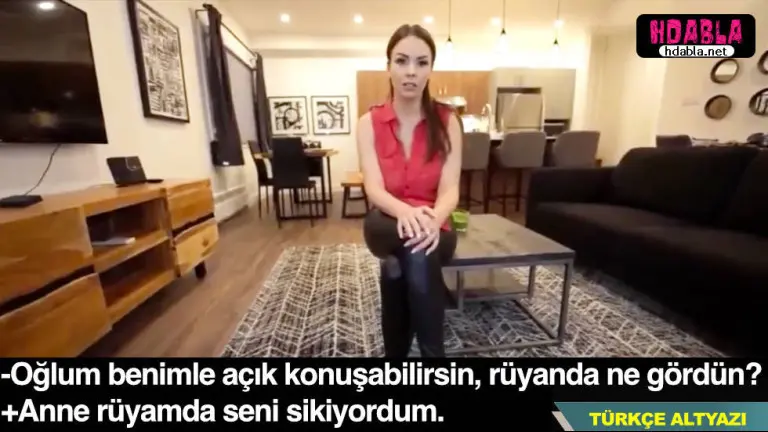 karsimda deri taytla bacak bacak ustune atan annem beni azdirdi.jpg