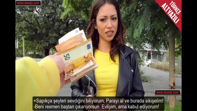 bankta mini etekli kizin frikik verdigini gorup parayla azdirarak sokakta sikti.jpg