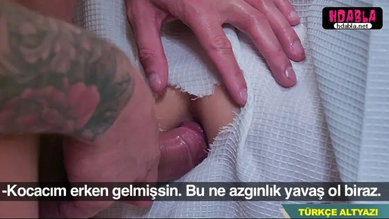 dus perdesine delik acip anneme arkadan soktum babam sandi.jpg