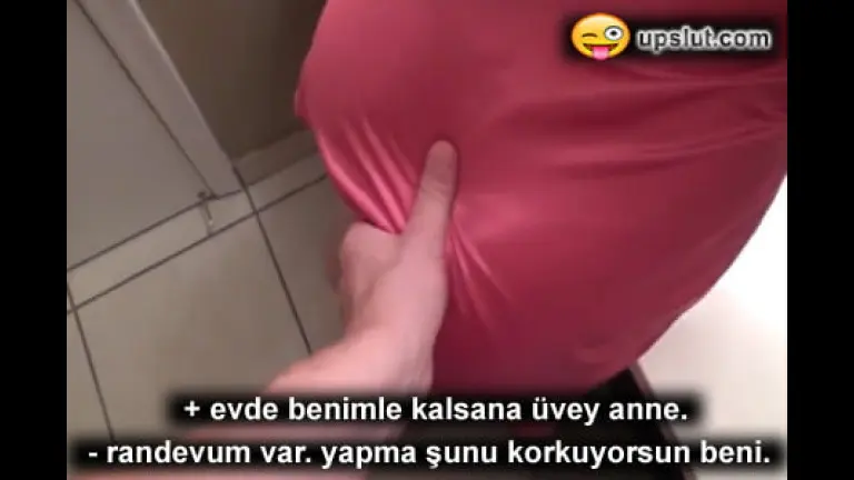 sikilmekten korkan uvey annenin banyoda gotunu avucladi.jpg