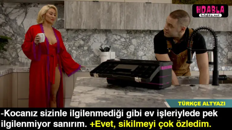 tesisatci herif gittigi evdeki ilgi isteyen matureye cakiyor.jpg