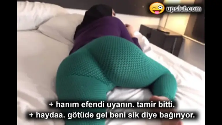 ucretini bekleyen tamirciye uykusunda yakalanip sikildi.jpg