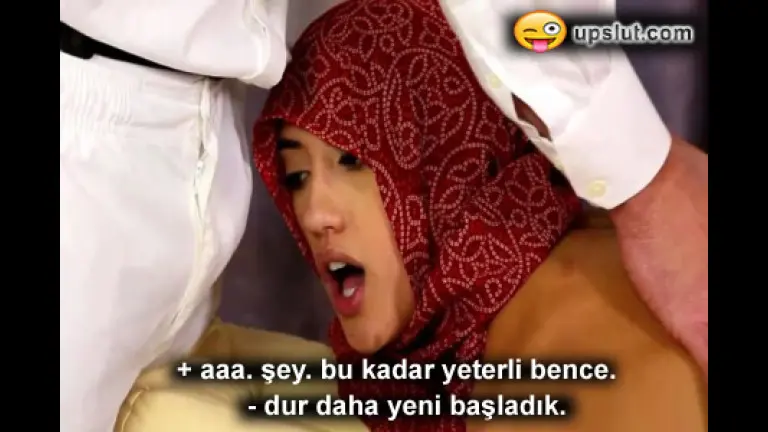 suratina yaragini yaslayan utangac musteriyi siken masor.jpg