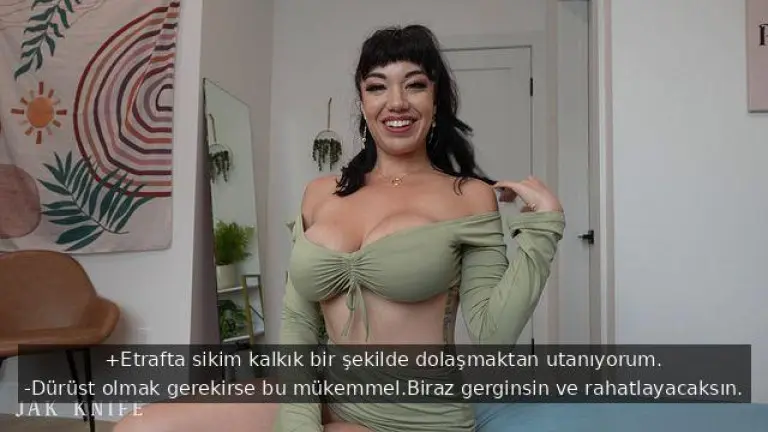 evin icinde ciplak gezmekten cekinmeyen milf azgini uvey oglunu memeleriyle bosaltiyor.jpg