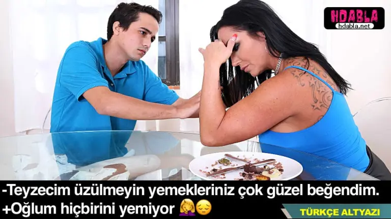 kankam odada oyun oynarken anneside salonda benim sikimle oynadi.jpg