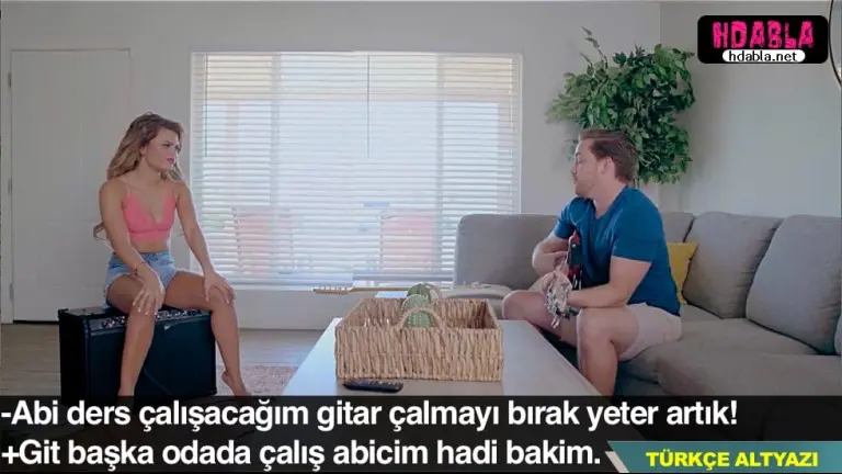 hoparlorun ustune oturan kardesim titresimden orgazm oldu.jpg