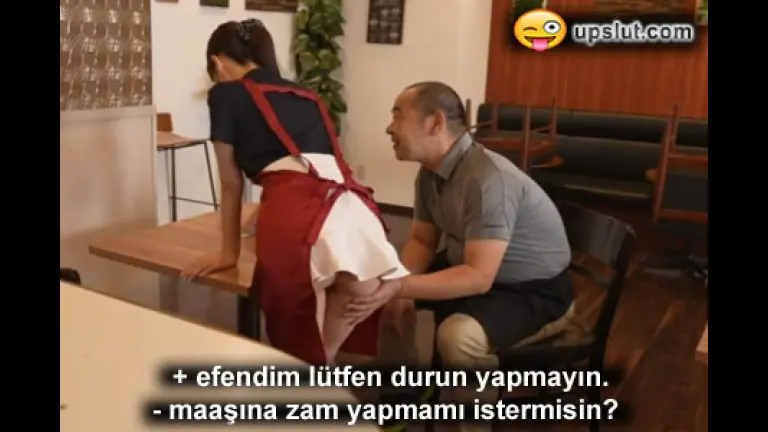 masayi temizleyen ufak gotlu garsonu oksayarak domaltti.jpg
