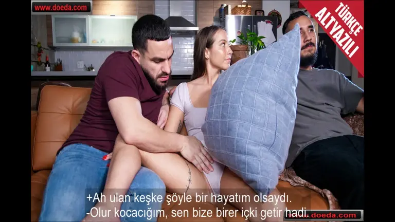 sacma sapan seyler dusunen esinin yaninda kuzeniyle sikisecek kadar namussuz.jpg
