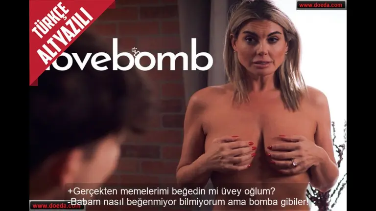 mature sikici oglan ilgisiz kalan uvey annesine memeleri uzerinden yurudu.jpg