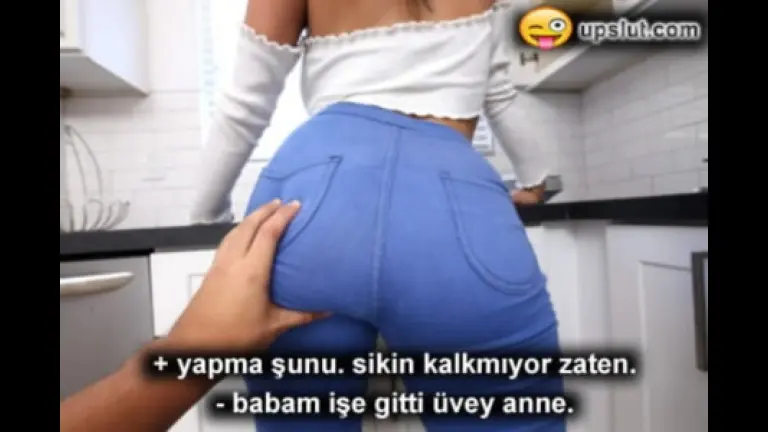 babasinin sikmedigi huysuz uvey anneden zorbalikla faydalandi.jpg