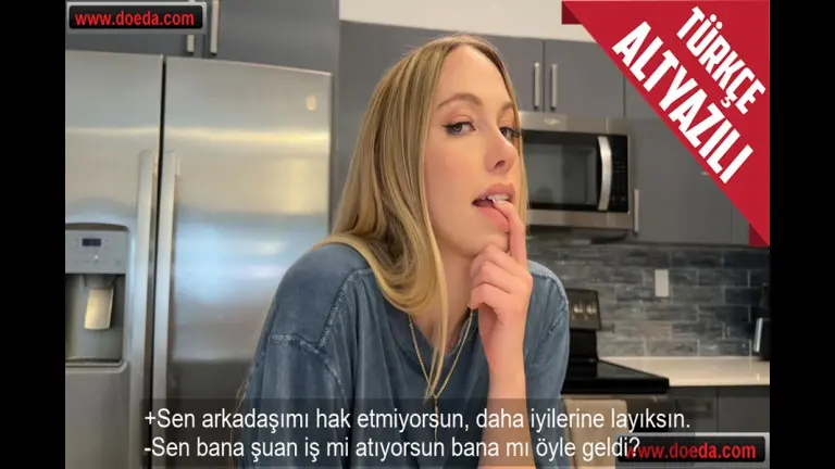 en yakin arkadasi iki dakika disariya cikinca sevgilisine sinyal cakip siken dostane.jpg