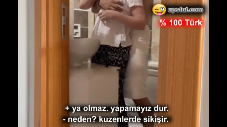 isteksiz davranarak siktirmeyen kuzenini gotune dayayip yasladi.jpg