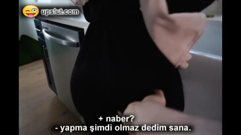 siktirmeye nazlanan karisina gotunu avuclayarak sirnasti.jpg
