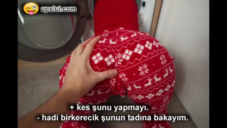 tenhada sikistirdigi uvey ablanin tombul gotunu avucladi.jpg