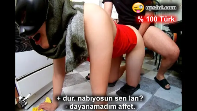 yerleri silerken domalan uvey annesine affetmeyip yerlestirdi.jpg